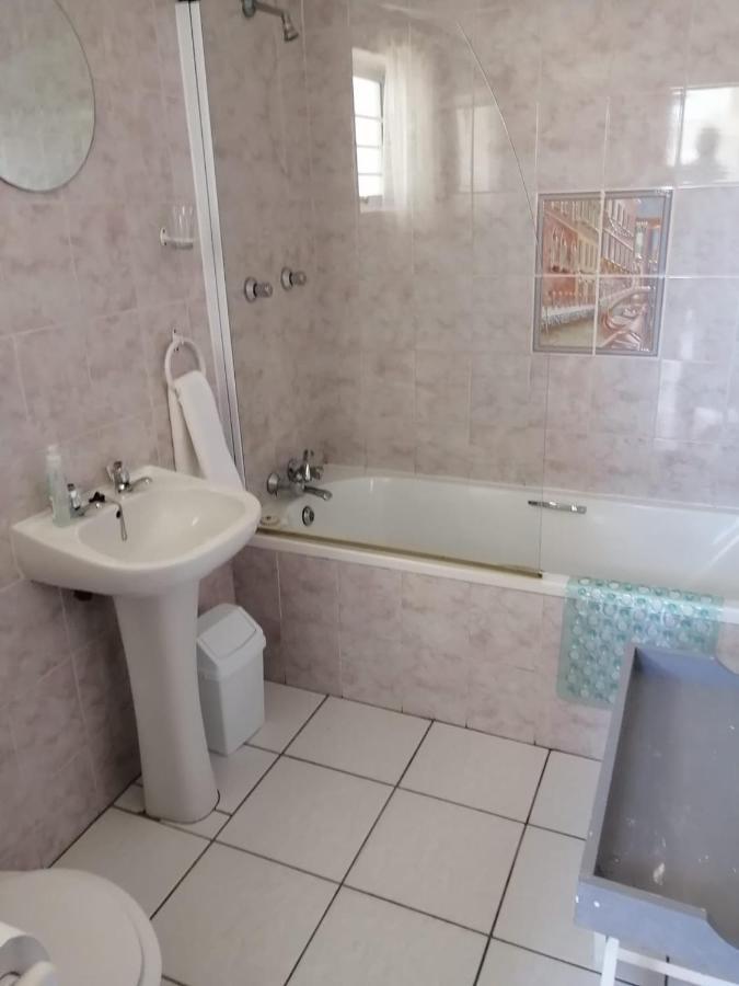 36 Mount Road Guesthouse And Self Catering Port Elizabeth Extérieur photo